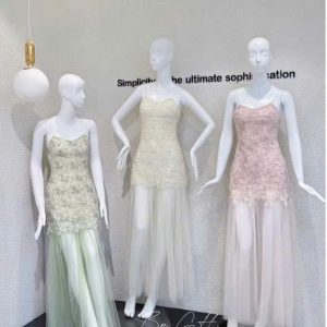 Đầm ren hoa 3D phối voan sheer dáng dài